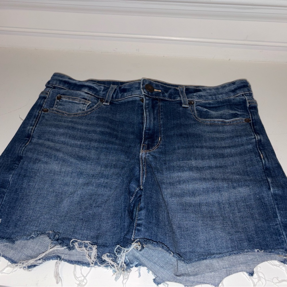 American Eagle Next Level Stretch Distressed Midi Shorts EUC Size 10